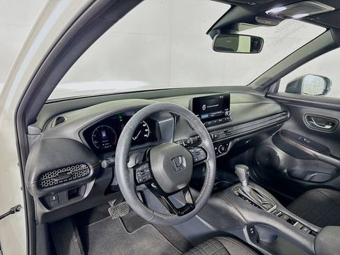 Used 2025 Honda HR-V Sport image 9
