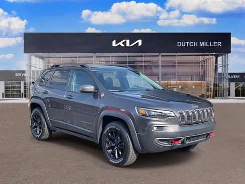 Used 2019 Jeep Cherokee Trailhawk image 1