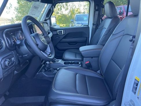 New 2025 Jeep Gladiator Sport S image 16