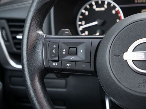 Used 2023 Nissan Rogue S image 27