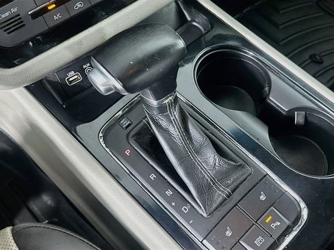 Used 2017 Kia Sedona EX FWD image 23