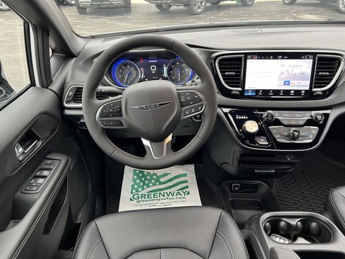 New 2026 Chrysler Voyager LX image 17