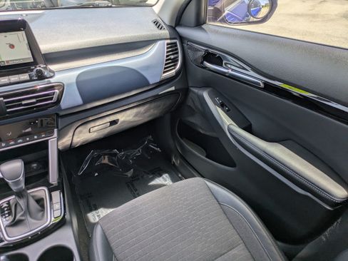 Used 2022 Kia Seltos S FWD image 16