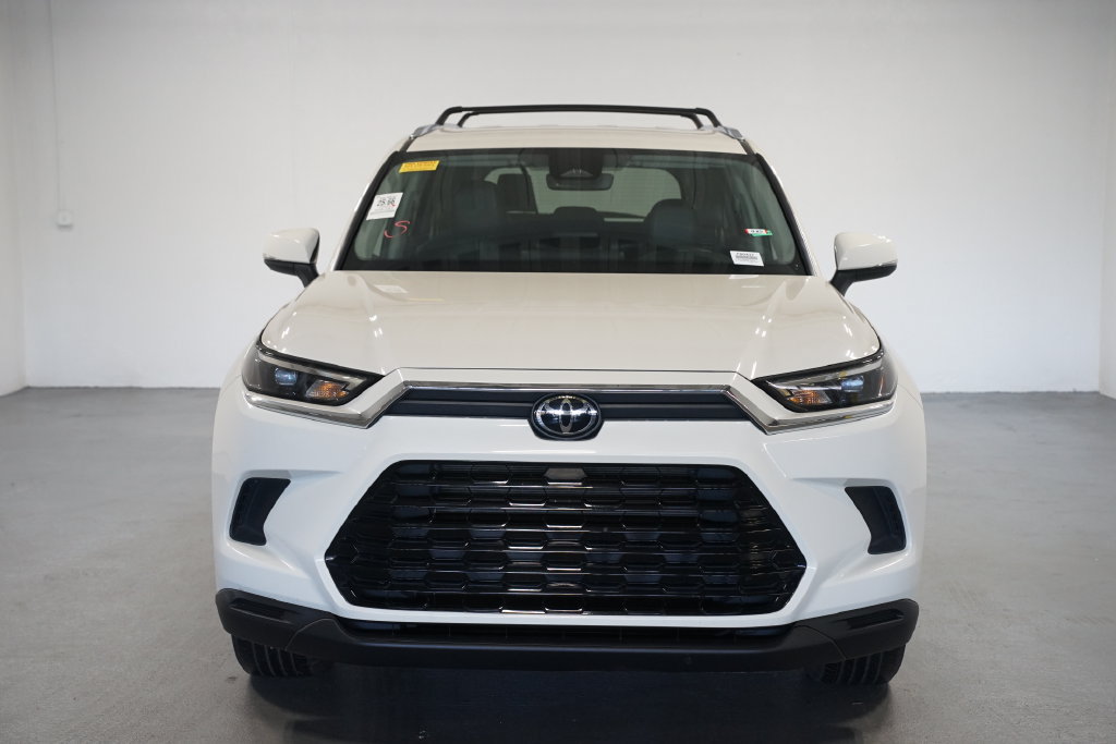 Used 2024 Toyota Grand Highlander AWD image 2