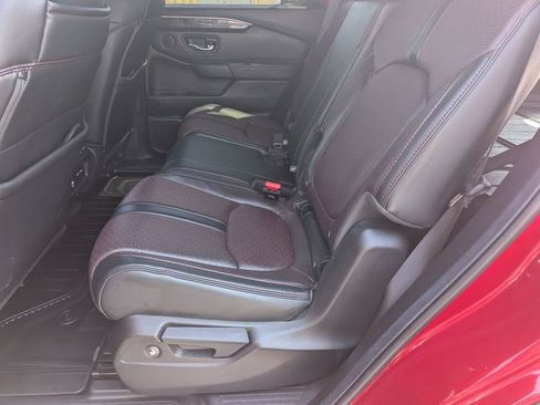 Used 2025 Honda Pilot Black Edition image 9