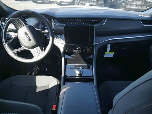 New 2025 Jeep Grand Cherokee Laredo X w/ Luxury Tech Group I image 4