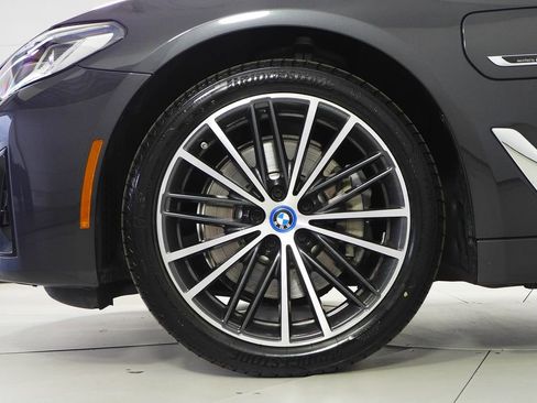 Certified 2023 BMW 530e w/ Convenience Package image 5