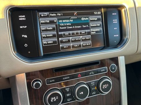 Used 2015 Land Rover Range Rover HSE image 25