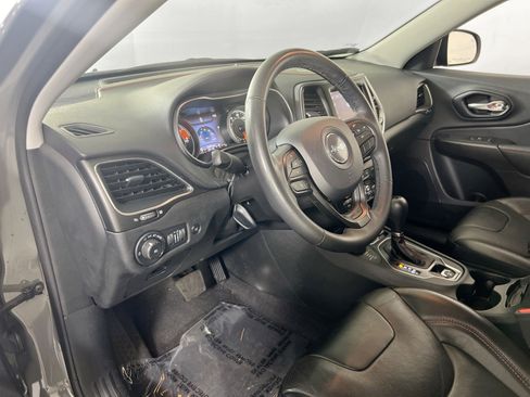 Used 2022 Jeep Cherokee Trailhawk w/ Premium Leather Package AWD/4WD image 9