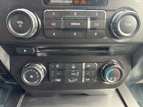 Used 2018 Ford F150 XLT w/ Equipment Group 302A Luxury AWD/4WD image 18