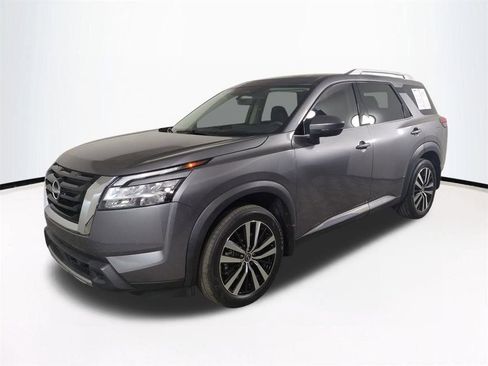 Used 2024 Nissan Pathfinder Platinum AWD/4WD image 9