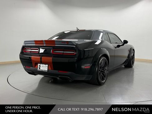 Used 2018 Dodge Challenger SRT Hellcat RWD image 6