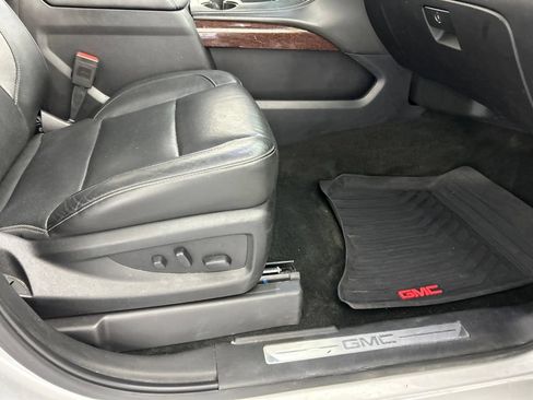 Used 2018 GMC Yukon SLT w/ Premium Edition AWD/4WD image 30