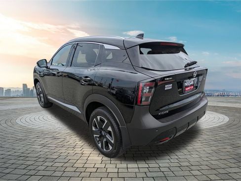 Used 2025 Nissan Kicks SR AWD/4WD image 7
