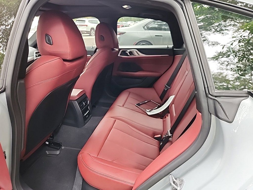 Used 2025 BMW 430i w/ M Sport Package RWD image 3