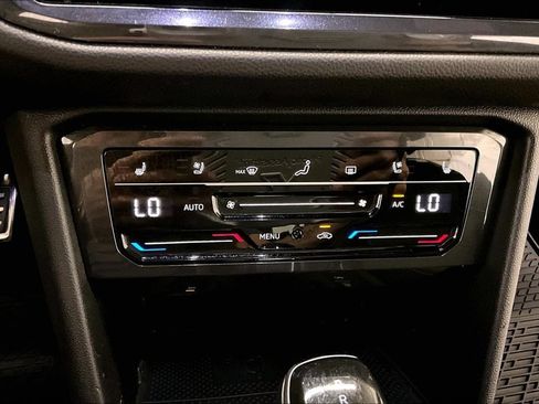 Used 2022 Volkswagen Tiguan SEL R-Line AWD/4WD image 15