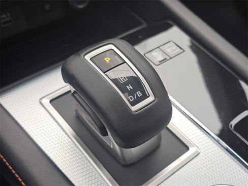 New 2025 Mitsubishi Outlander SEL image 24