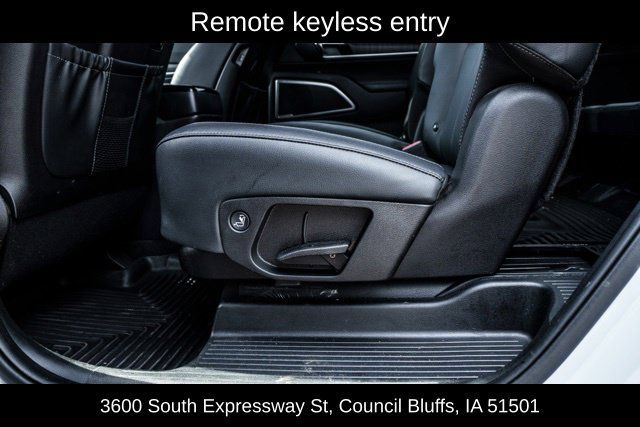 Used 2025 Kia Telluride EX w/ EX Captain's Chair Package AWD/4WD image 20