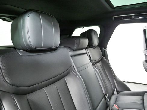 Used 2025 Land Rover Range Rover SE AWD/4WD image 22