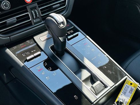 Certified 2026 Porsche Macan AWD/4WD image 19