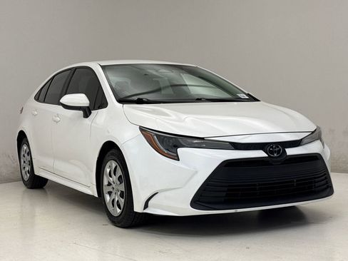 Used 2023 Toyota Corolla LE FWD image 4