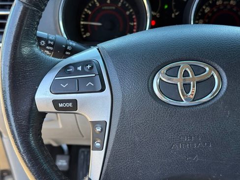 Used 2012 Toyota Highlander SE w/ Tow Pkg FWD image 15
