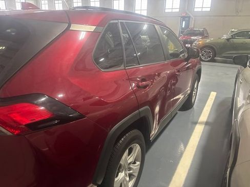 Used 2019 Toyota RAV4 XLE w/ Convenience Package AWD/4WD image 8