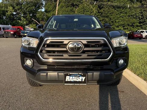 Used 2018 Toyota Tacoma SR5 AWD/4WD image 3