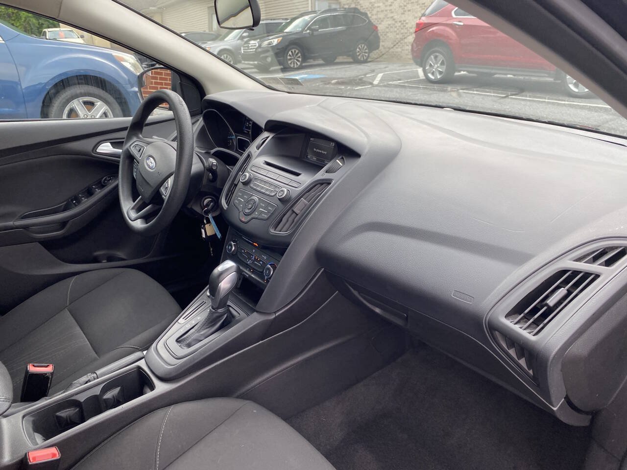 Used 2015 Ford Focus SE w/ Reverse Sensing Package FWD image 17