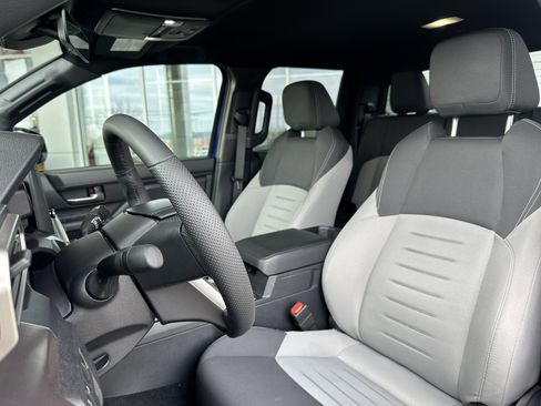 Certified 2025 Toyota Tacoma TRD Off-Road image 10