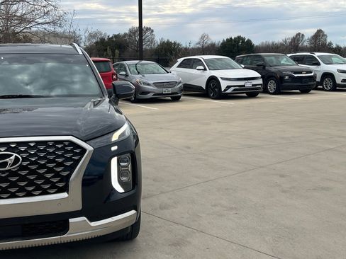 Used 2022 Hyundai Palisade Calligraphy image 3