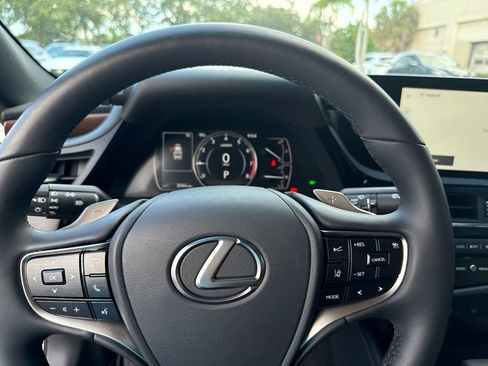 Used 2025 Lexus ES 350 w/ Premium Package FWD image 15