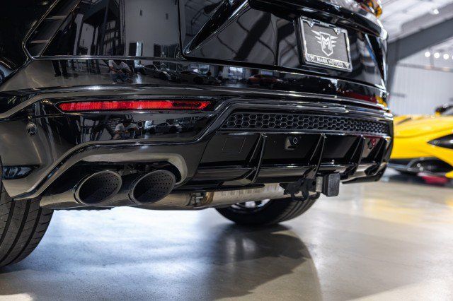 Used 2022 Lamborghini Urus AWD/4WD image 30