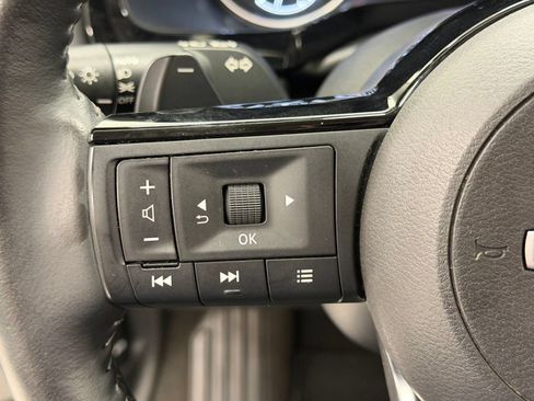 Used 2025 Nissan Pathfinder SL AWD/4WD image 14