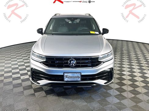 Used 2023 Volkswagen Tiguan SE R-Line image 2