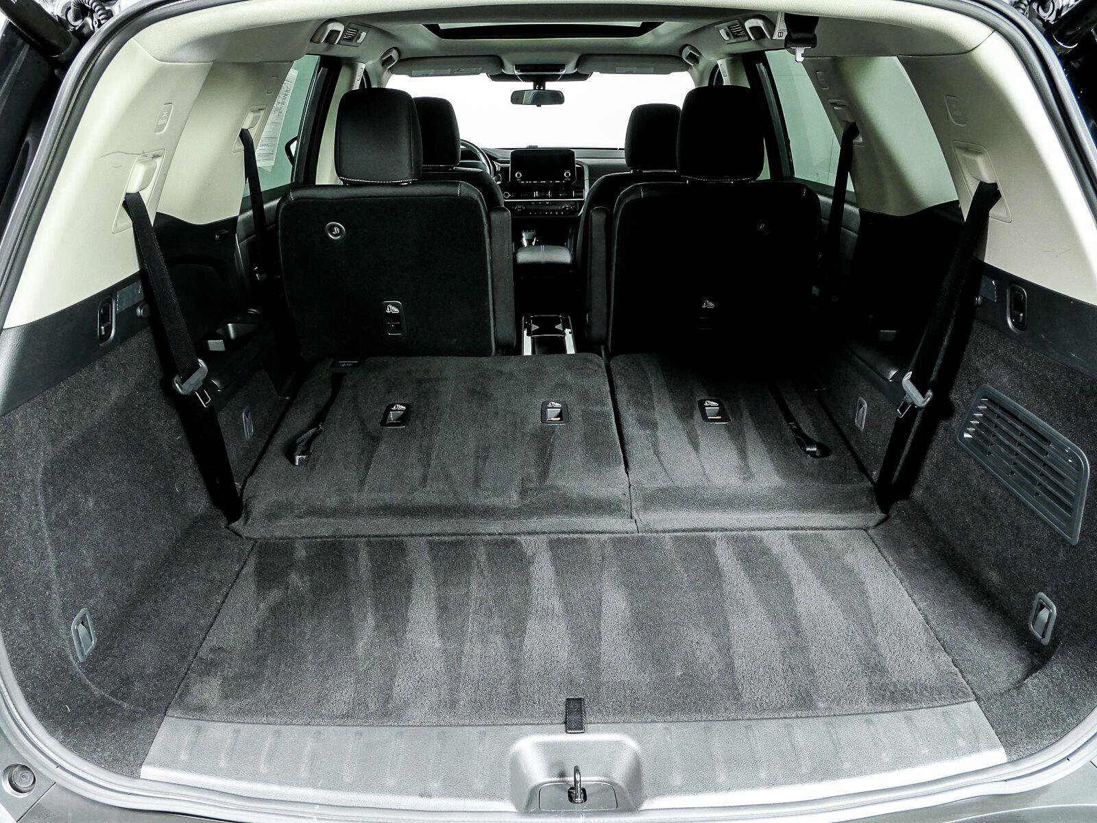 Used 2023 Nissan Pathfinder SV w/ SV Premium Package FWD image 31