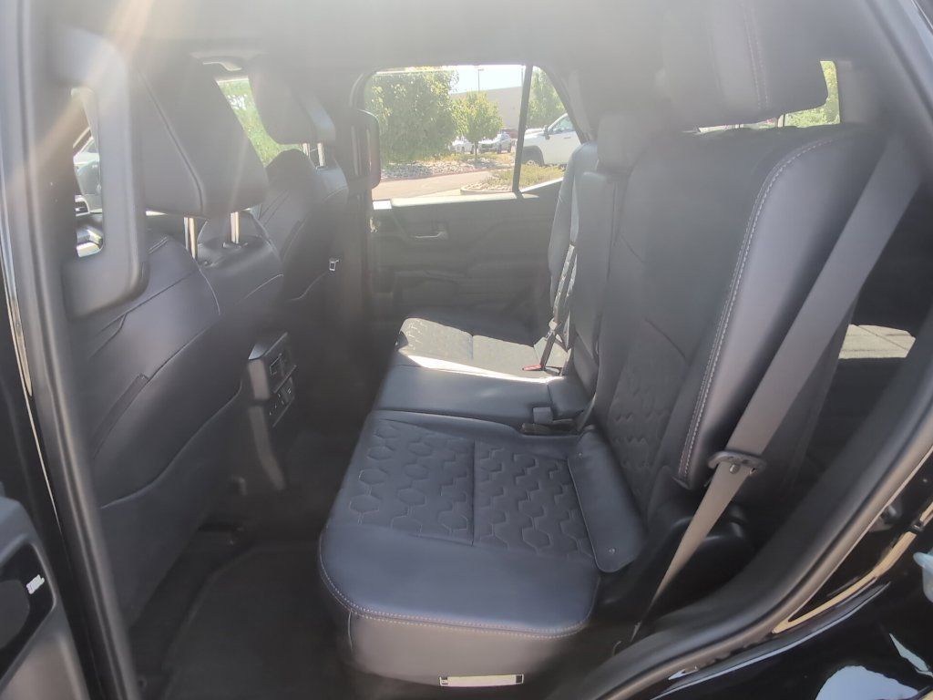 Used 2025 Toyota 4Runner Platinum AWD/4WD image 25