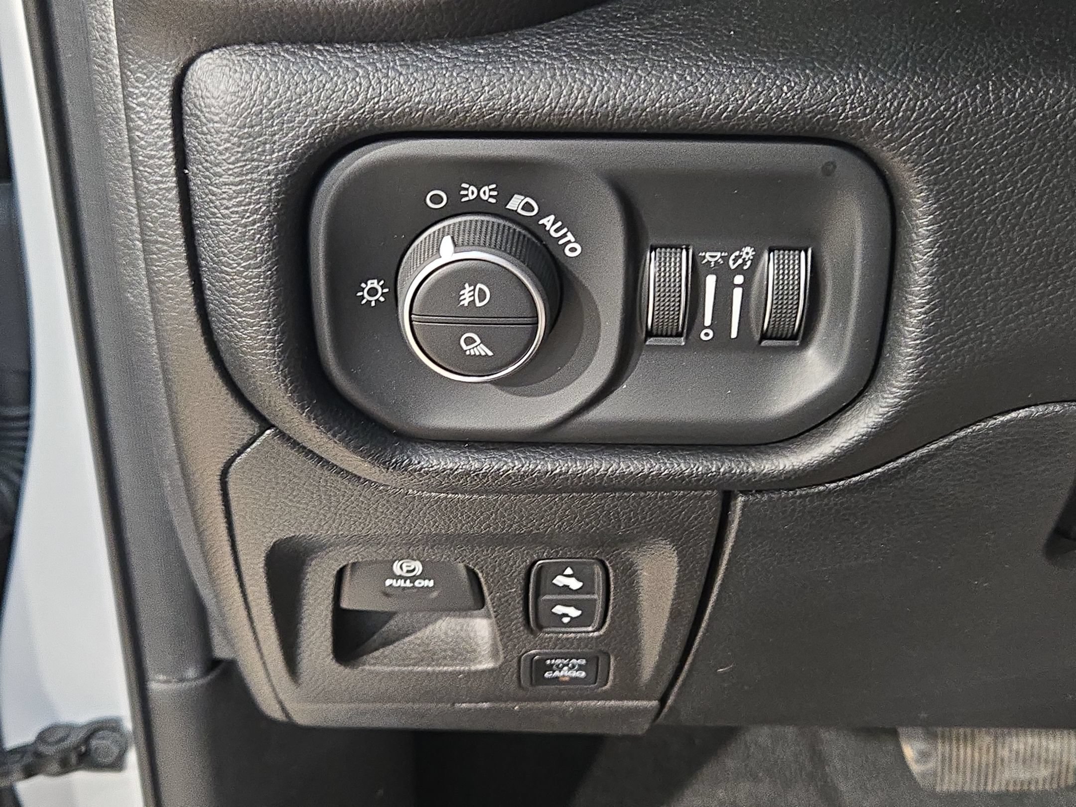 Used 2019 RAM 1500 Laramie AWD/4WD image 25