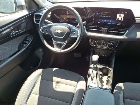 Used 2024 Chevrolet TrailBlazer LT w/ Convenience Package FWD image 10