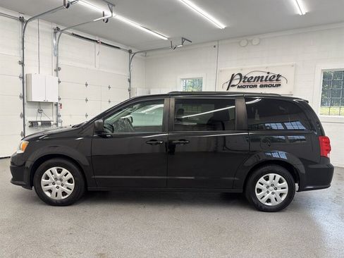 Used 2018 Dodge Grand Caravan SE w/ UConnect Hands-Free Group FWD image 8