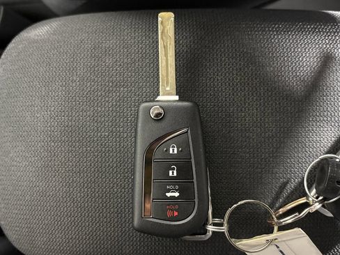 Used 2022 Toyota Corolla LE FWD image 30
