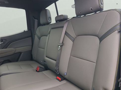 Used 2025 Chevrolet Colorado ZR2 image 5