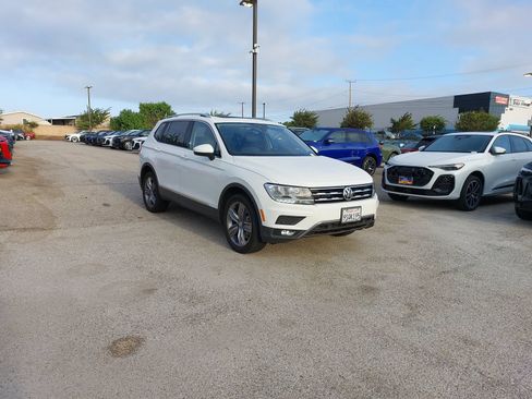 Used 2021 Volkswagen Tiguan SEL AWD/4WD image 3