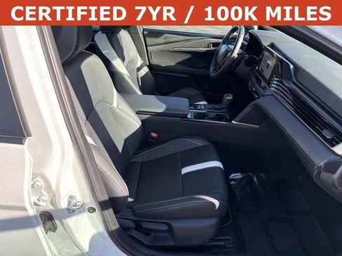 Used 2025 Toyota Camry SE image 9
