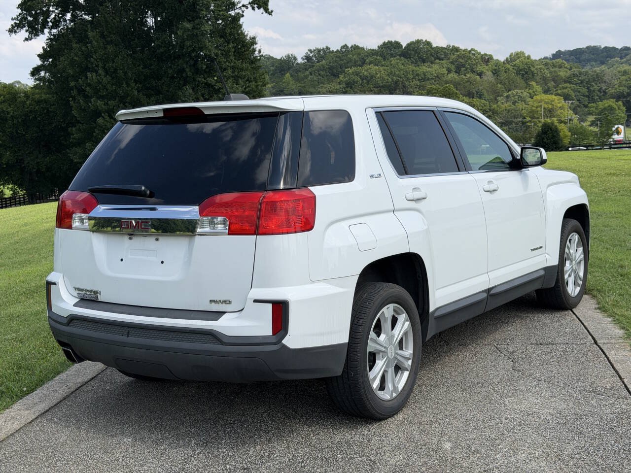 Used 2017 GMC Terrain SLE AWD/4WD image 8