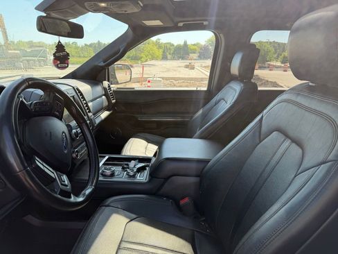 Used 2019 Ford Expedition Limited w/ Equipment Group 301A AWD/4WD image 6