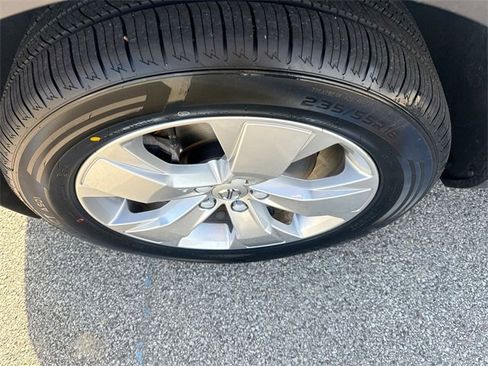 Used 2020 Volvo XC40 T5 Momentum image 17