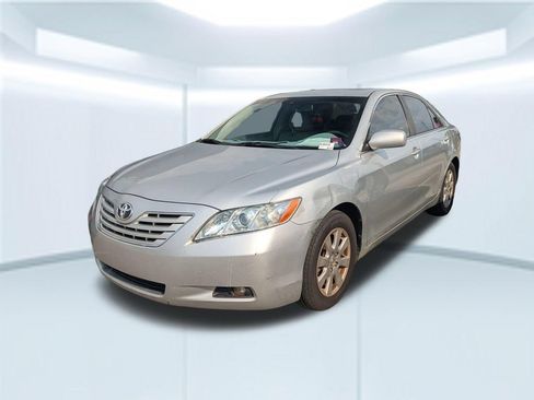 Used 2009 Toyota Camry LE FWD image 1