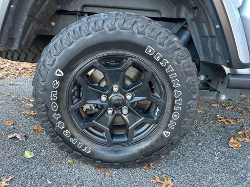 Used 2022 Jeep Gladiator Sport image 31