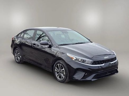 Used 2023 Kia Forte LXS w/ LXS Technology Package image 3